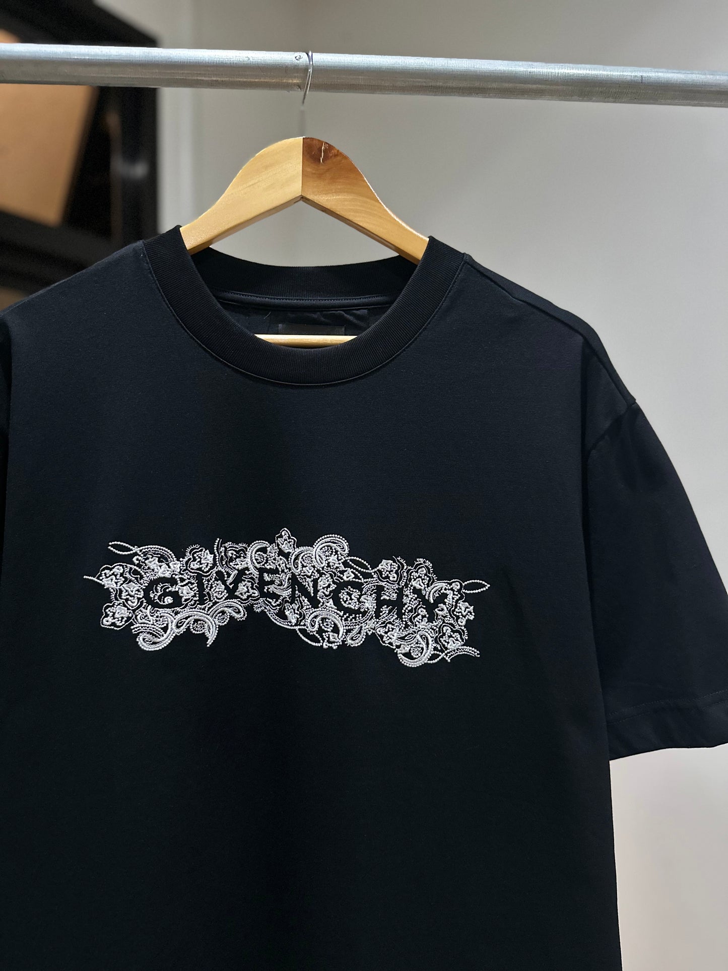 Givenchy T-Shirt (Embroid/Black)