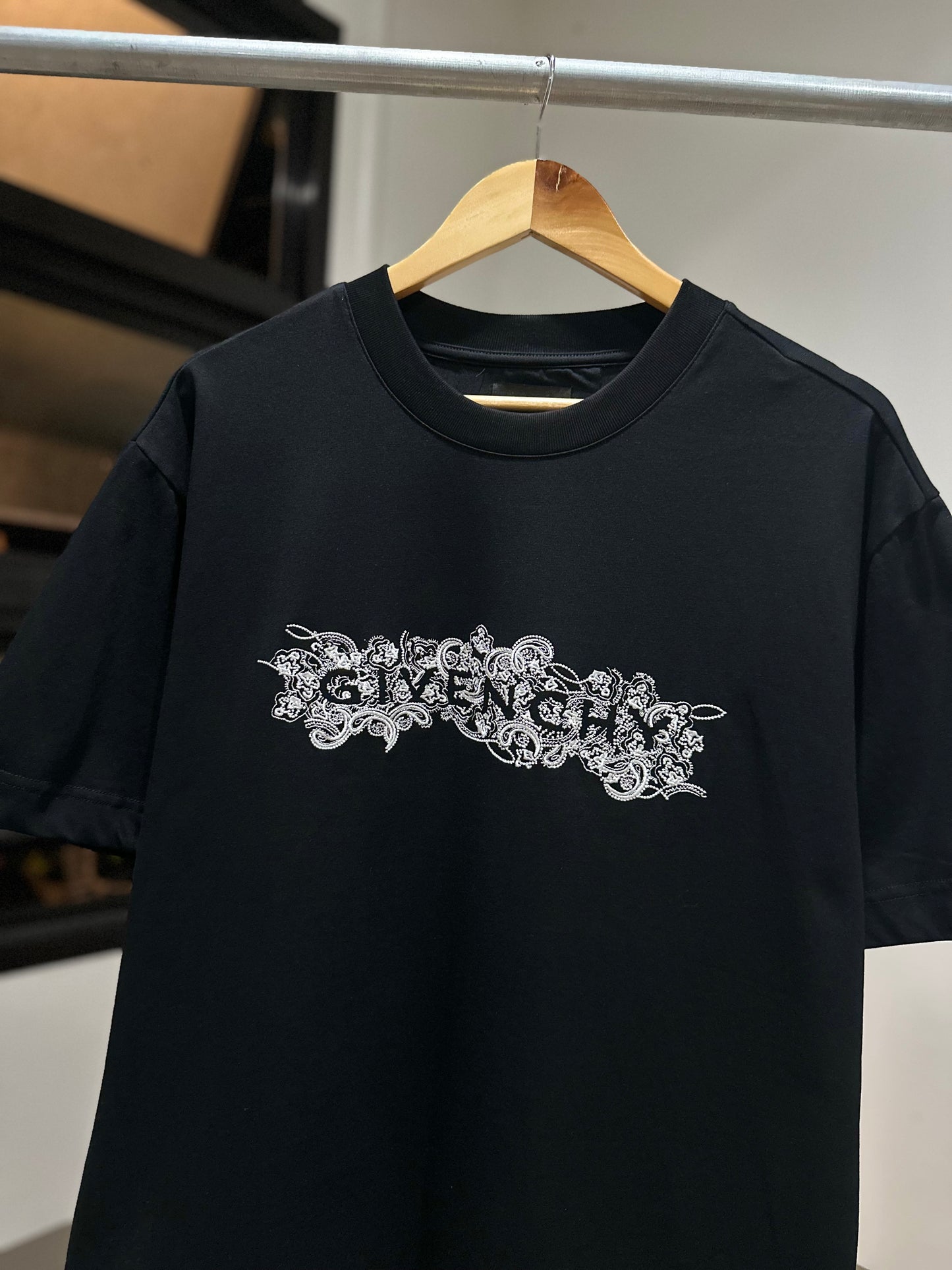 Givenchy T-Shirt (Embroid/Black)