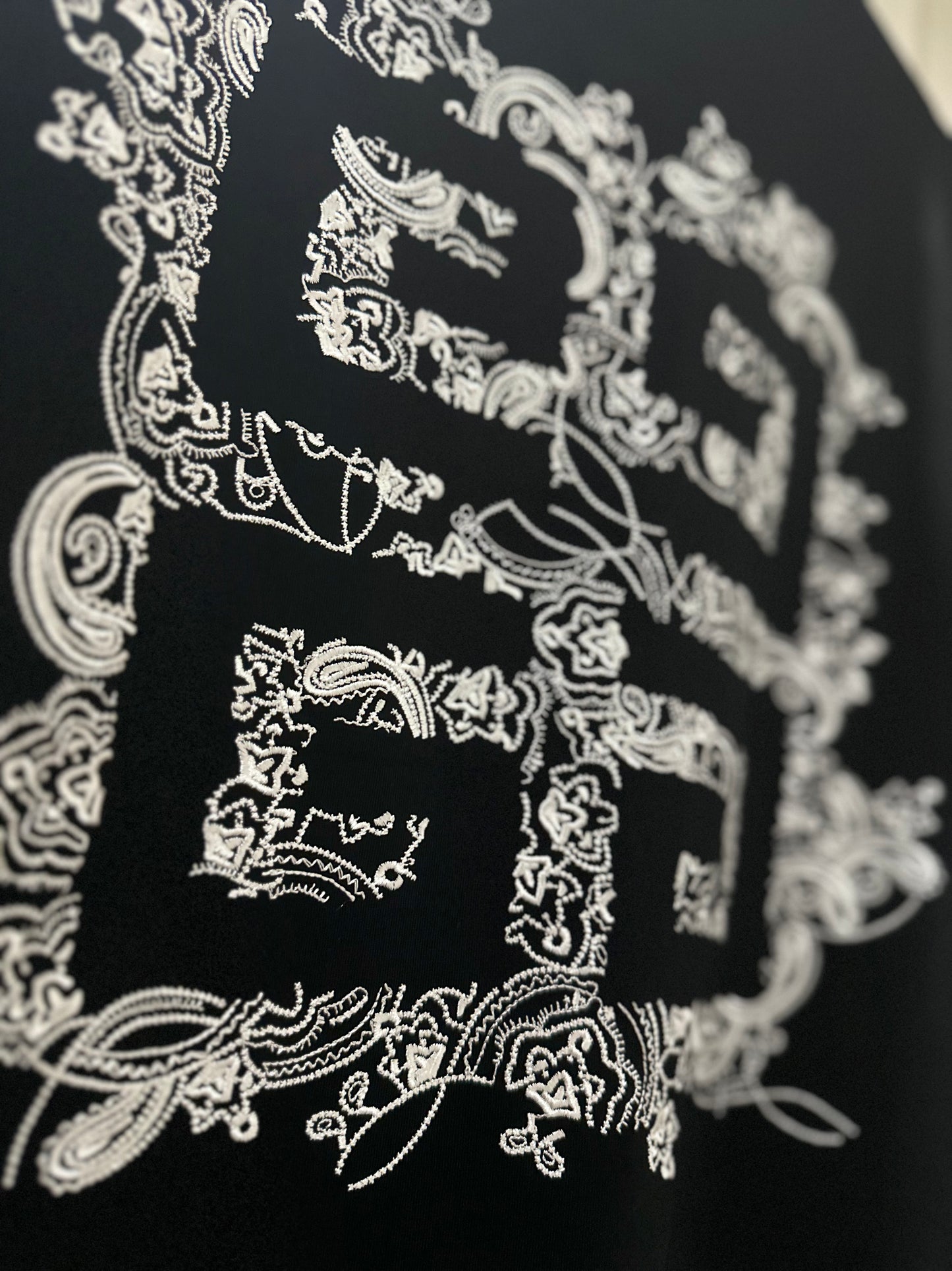 Givenchy T-Shirt (Embroid/Black)