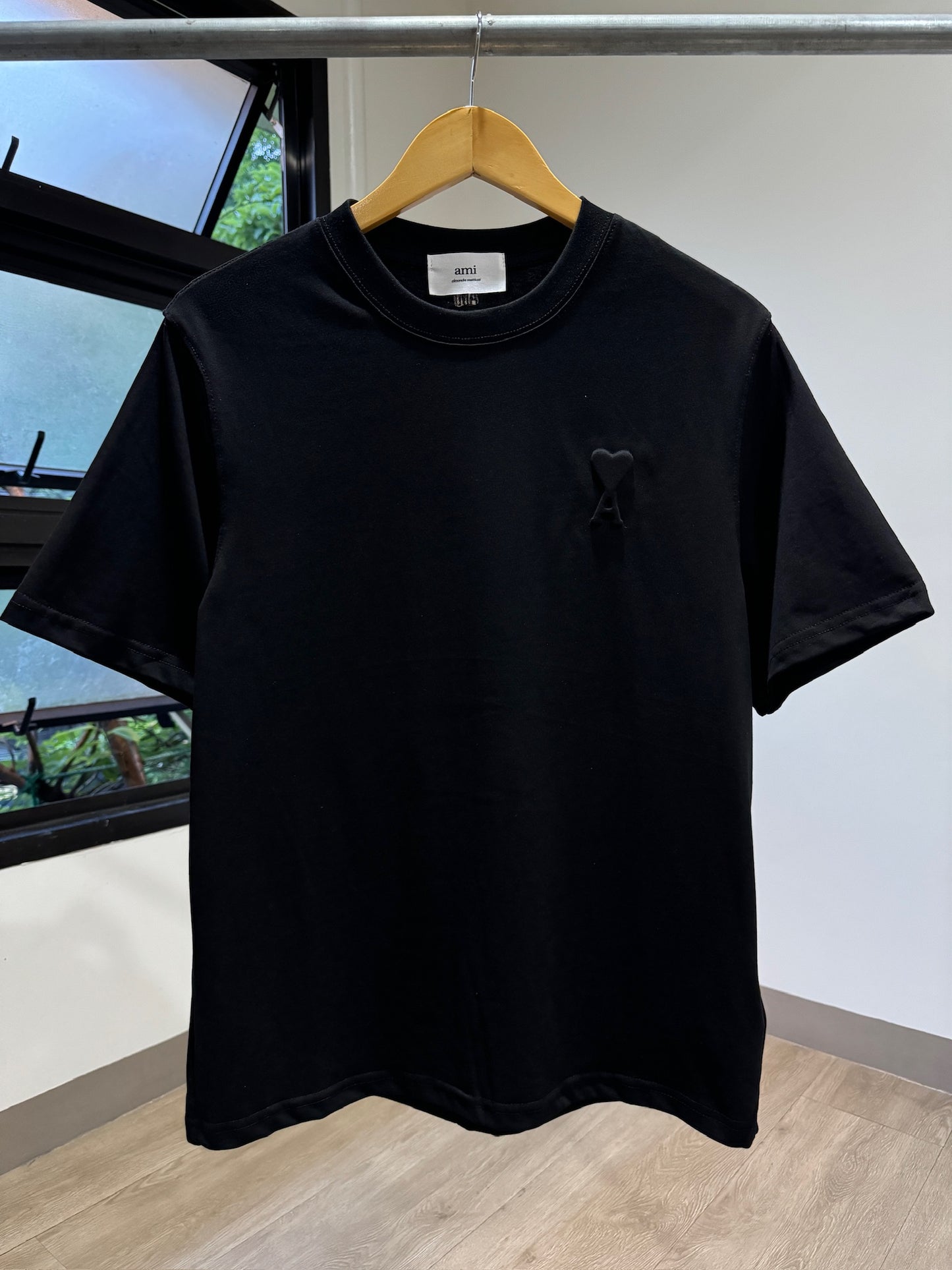 AMI Paris T-Shirt (Oversized/Embossed Logo)