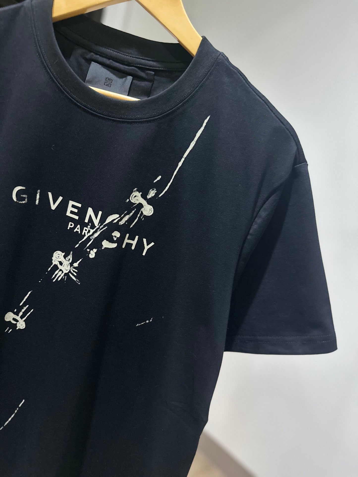 Givenchy T-Shirt (Black)