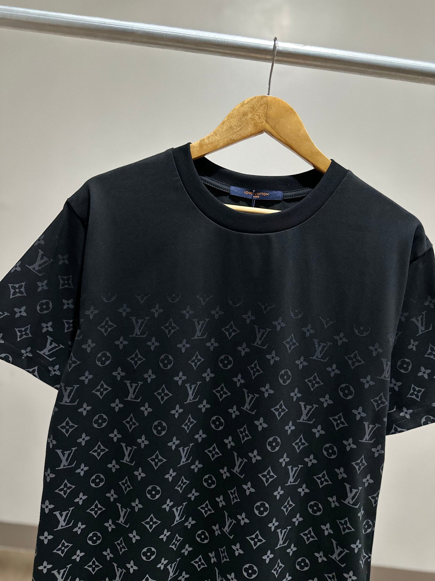 Louis Vuitton Gradient Mongoram T-Shirt (Black)