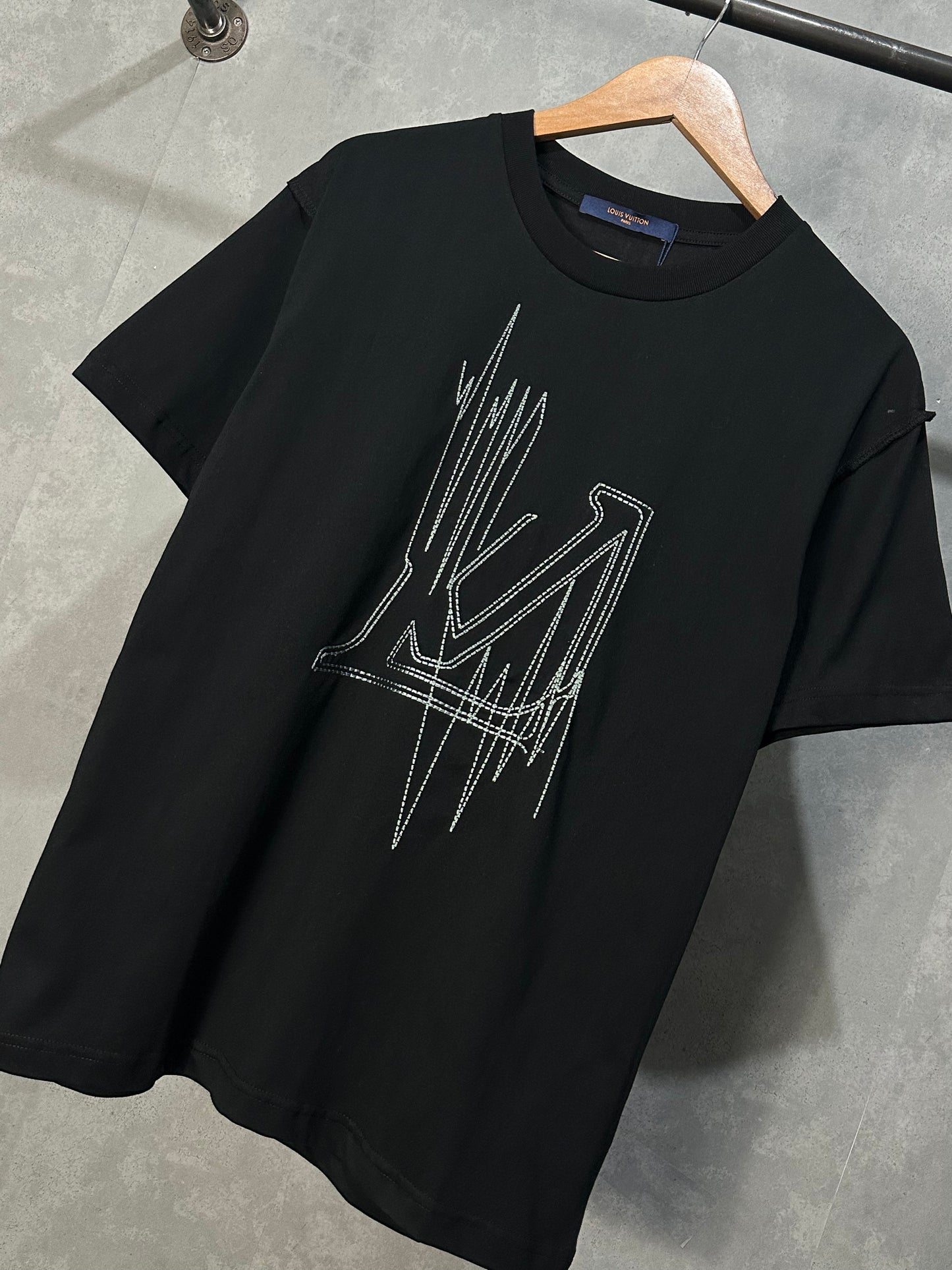 Louis Vuitton Frequency Graphic T-Shirt Size Small
